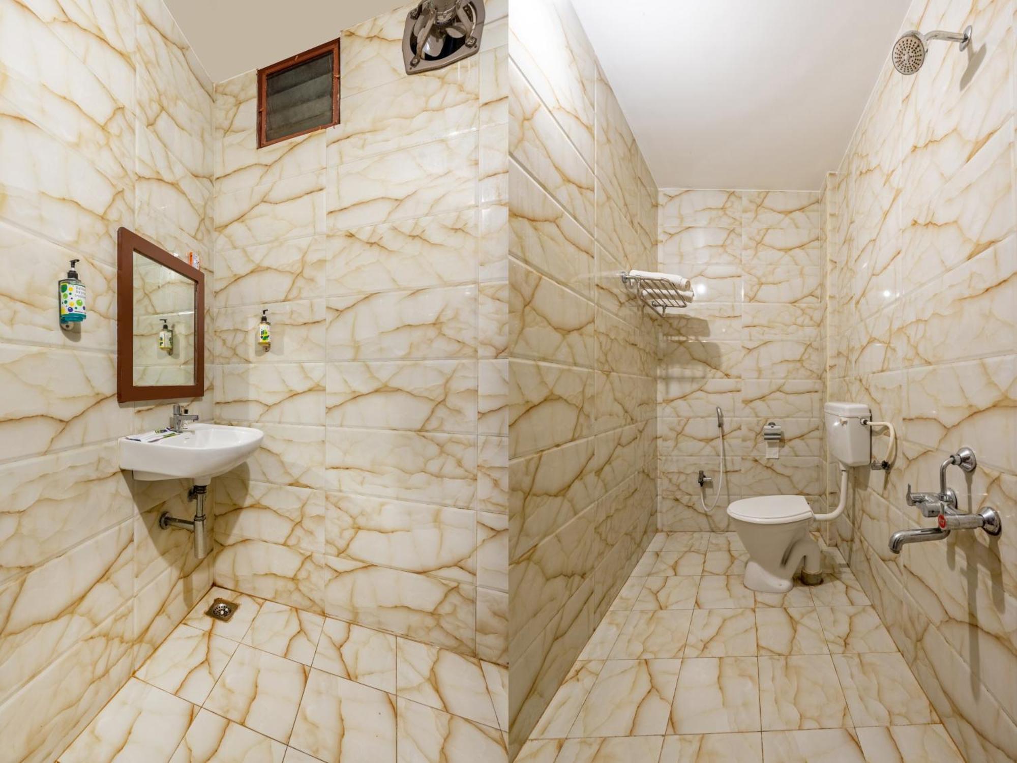 Treebo Grace Inn, 3 Min Walk From Promenade Beach Pondicherry Ngoại thất bức ảnh